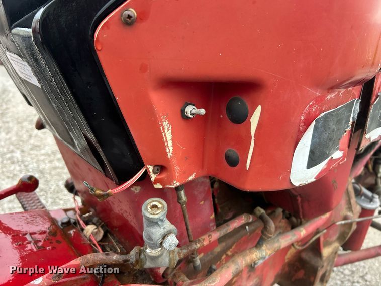 image for item EK2806 International 384 tractor