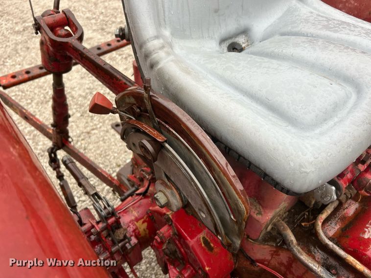 image for item EK2806 International 384 tractor