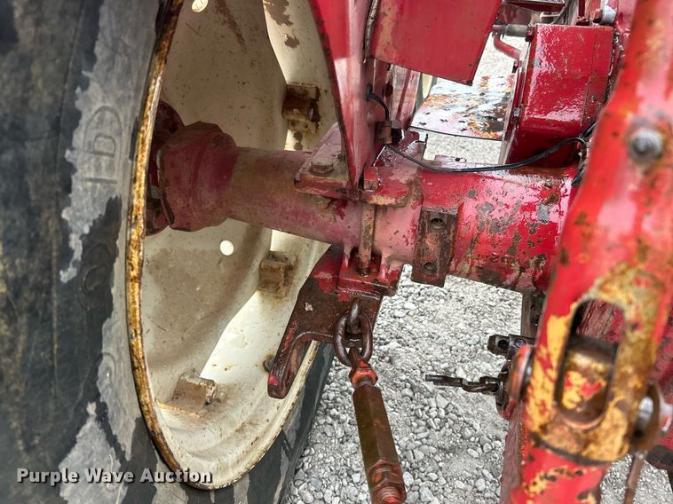 image for item EK2806 International 384 tractor