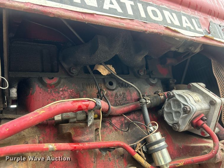 image for item EK2806 International 384 tractor