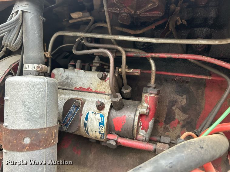 image for item EK2806 International 384 tractor