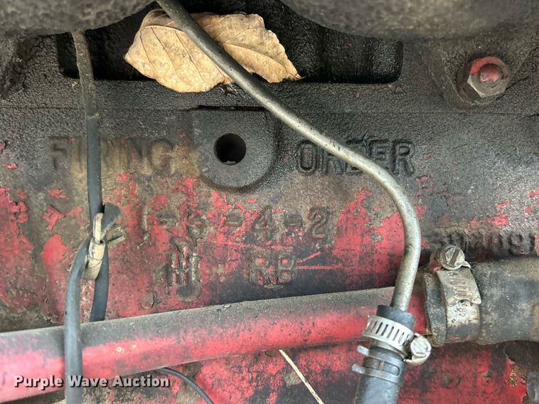 image for item EK2806 International 384 tractor