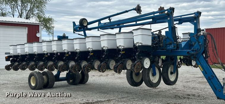 image for item EK2839 Kinze 3700 planter