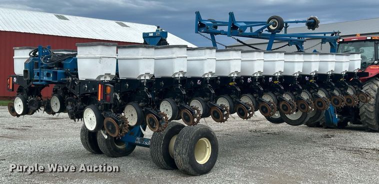 image for item EK2839 Kinze 3700 planter