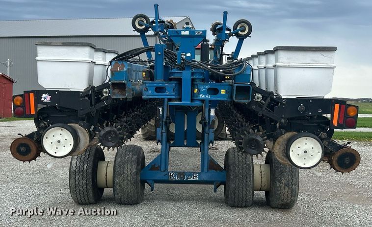image for item EK2839 Kinze 3700 planter