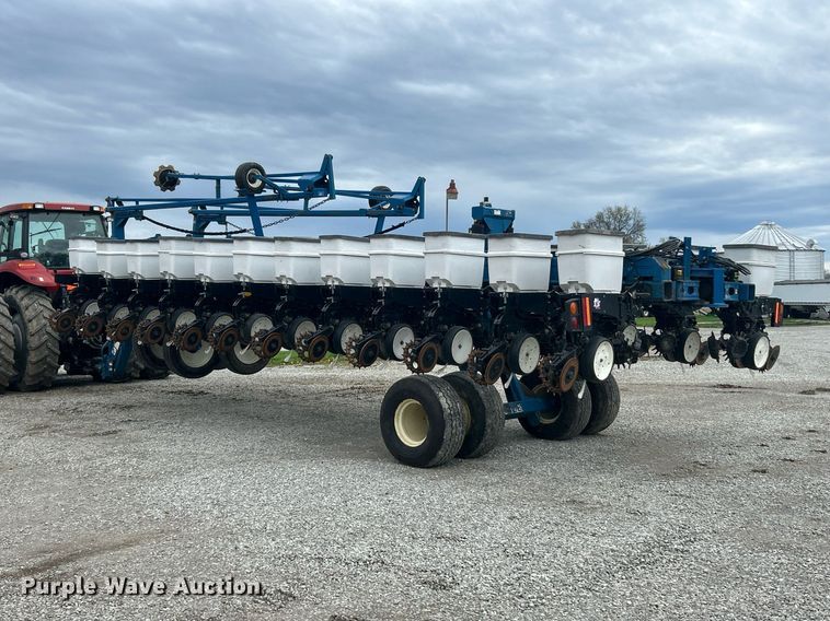 image for item EK2839 Kinze 3700 planter