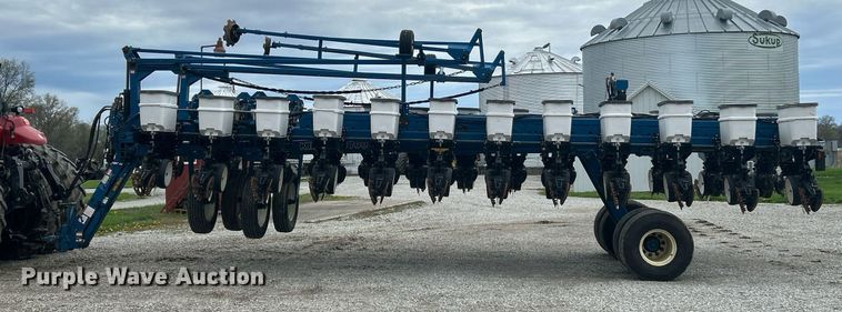 image for item EK2839 Kinze 3700 planter