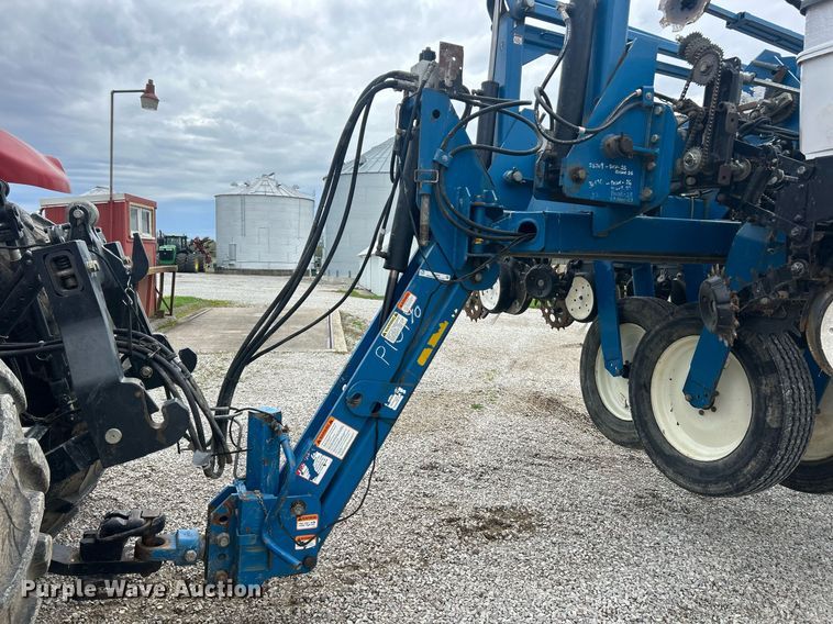 image for item EK2839 Kinze 3700 planter