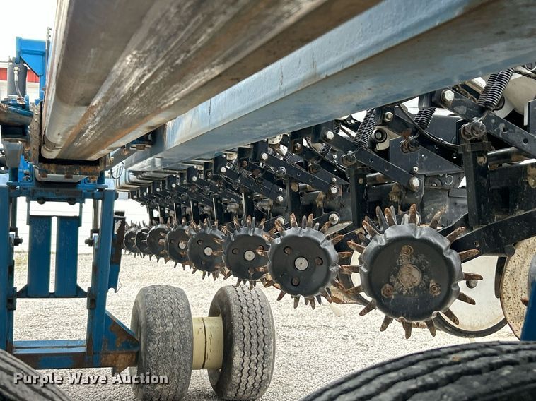 image for item EK2839 Kinze 3700 planter