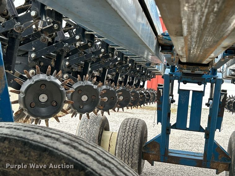 image for item EK2839 Kinze 3700 planter