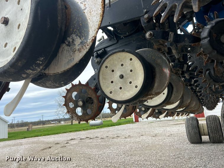 image for item EK2839 Kinze 3700 planter