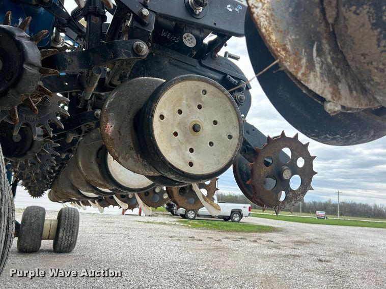 image for item EK2839 Kinze 3700 planter