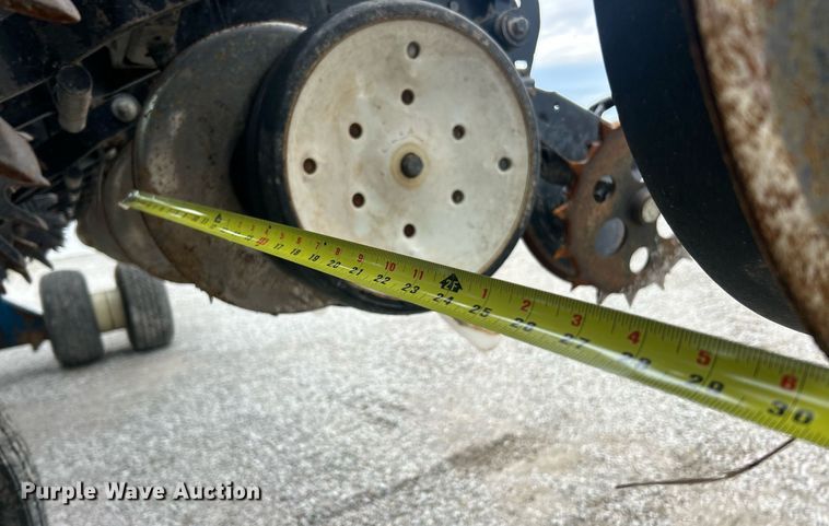 image for item EK2839 Kinze 3700 planter