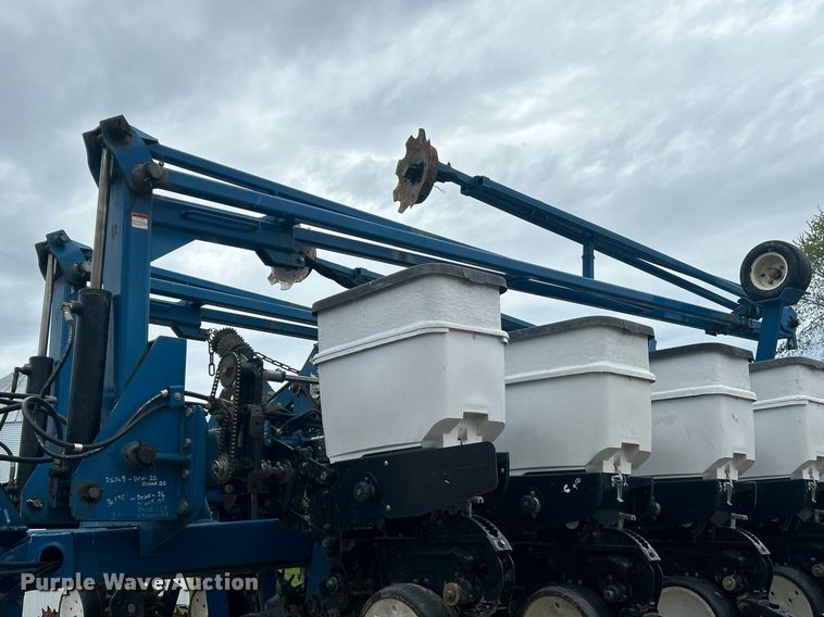 image for item EK2839 Kinze 3700 planter