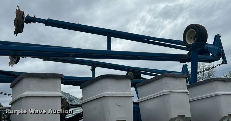 image for item EK2839 Kinze 3700 planter