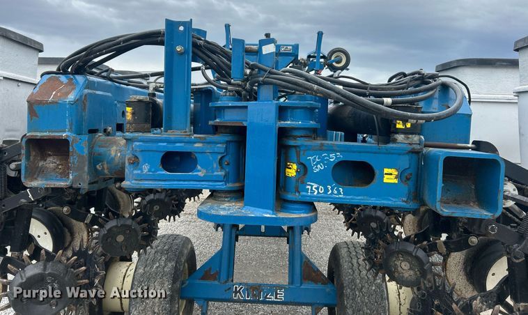 image for item EK2839 Kinze 3700 planter