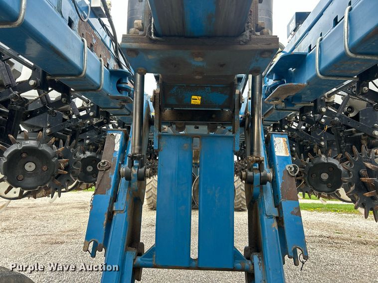 image for item EK2839 Kinze 3700 planter