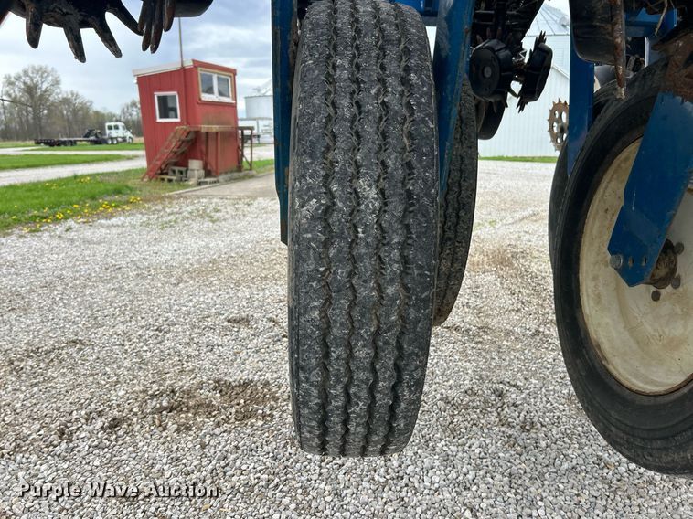 image for item EK2839 Kinze 3700 planter