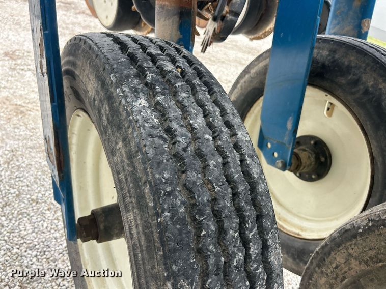 image for item EK2839 Kinze 3700 planter