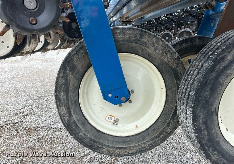 image for item EK2839 Kinze 3700 planter