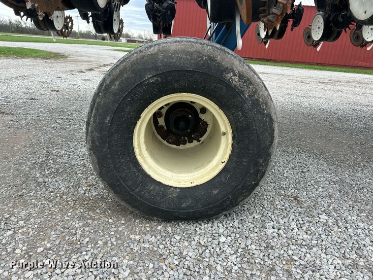 image for item EK2839 Kinze 3700 planter