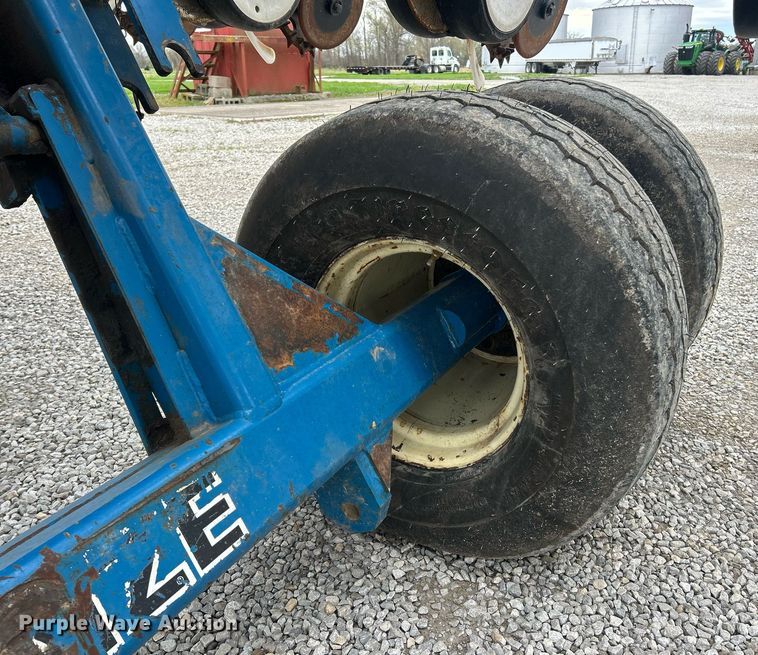 image for item EK2839 Kinze 3700 planter