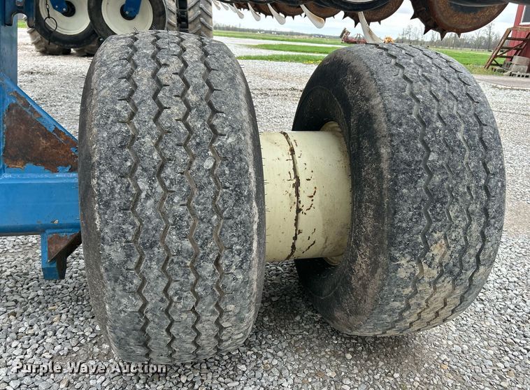 image for item EK2839 Kinze 3700 planter