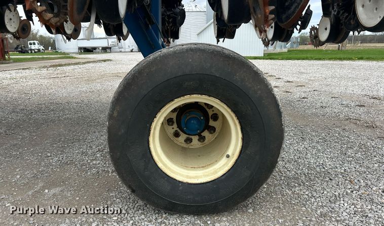 image for item EK2839 Kinze 3700 planter