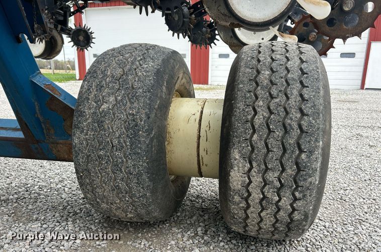 image for item EK2839 Kinze 3700 planter