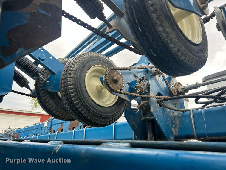 image for item EK2839 Kinze 3700 planter