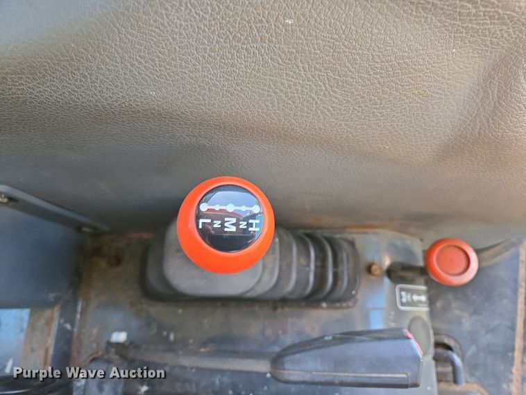 image for item EL1991 2013 Kubota L6060D MFWD tractor