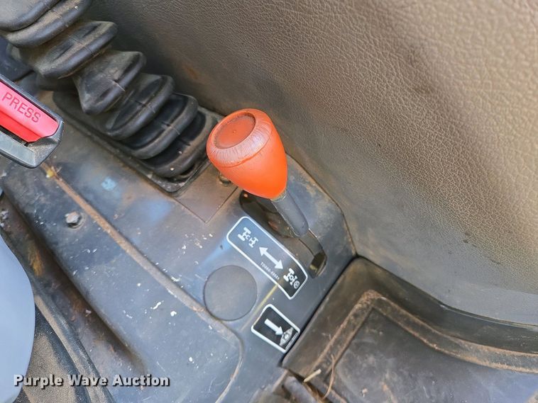 image for item EL1991 2013 Kubota L6060D MFWD tractor