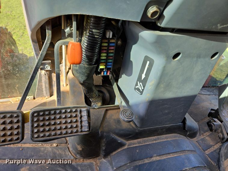 image for item EL1991 2013 Kubota L6060D MFWD tractor