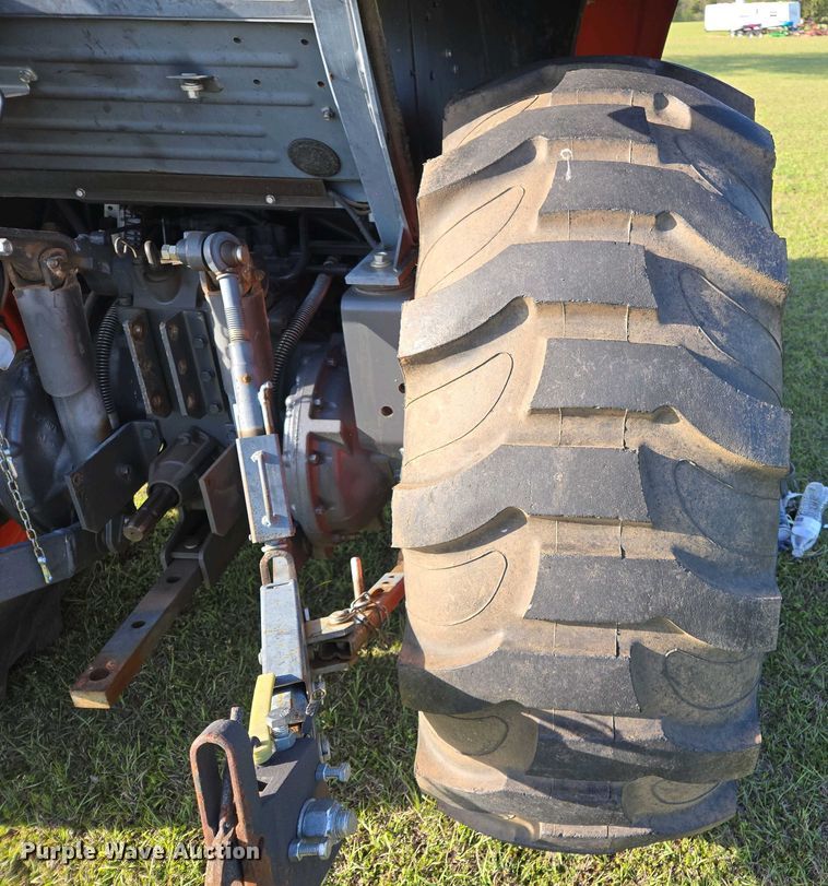 image for item EL1991 2013 Kubota L6060D MFWD tractor