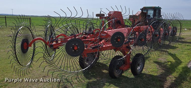 image for item EL5542 Kuhn SR300 hay rake