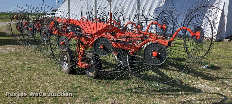 image for item EL5542 Kuhn SR300 hay rake
