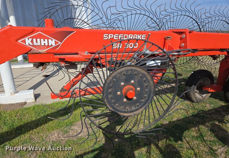 image for item EL5542 Kuhn SR300 hay rake