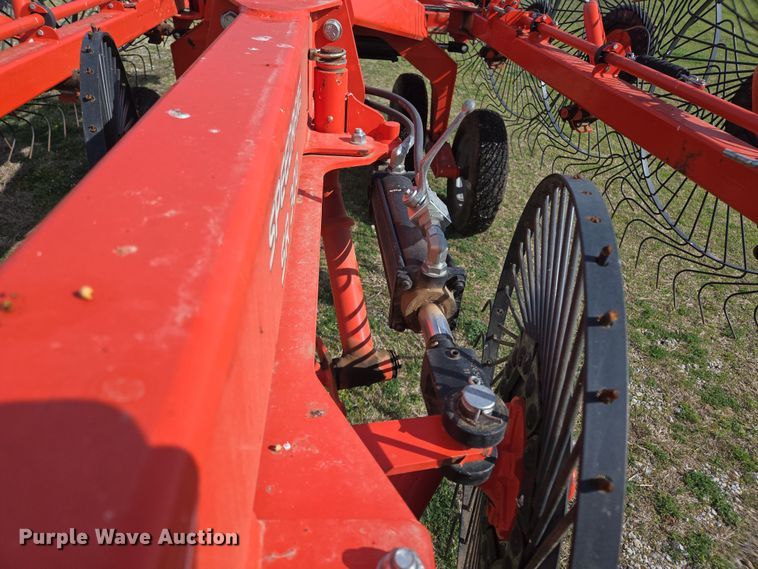 image for item EL5542 Kuhn SR300 hay rake