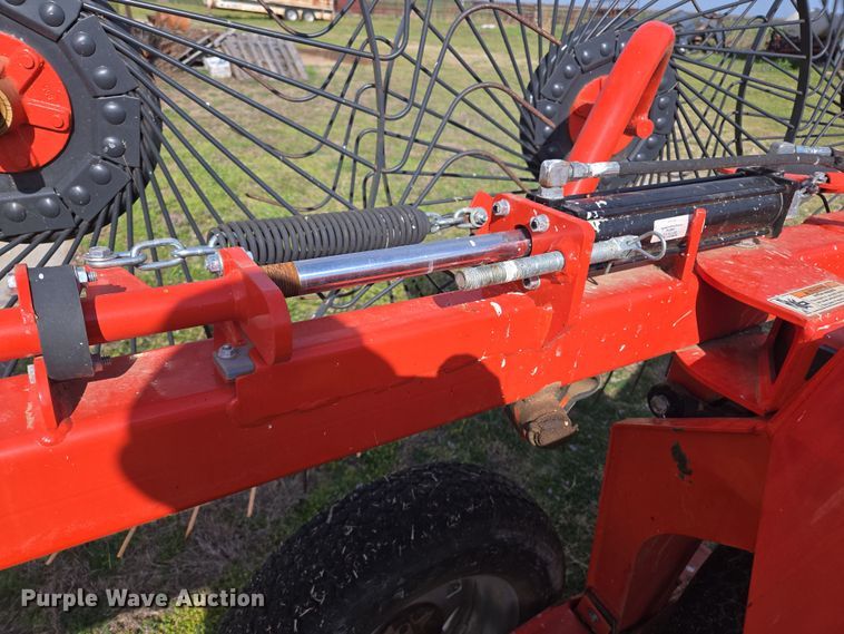 image for item EL5542 Kuhn SR300 hay rake