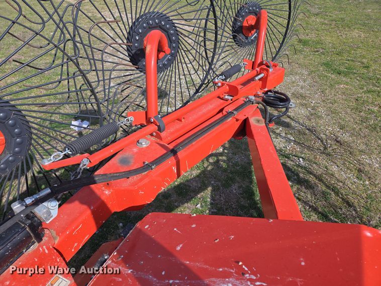 image for item EL5542 Kuhn SR300 hay rake
