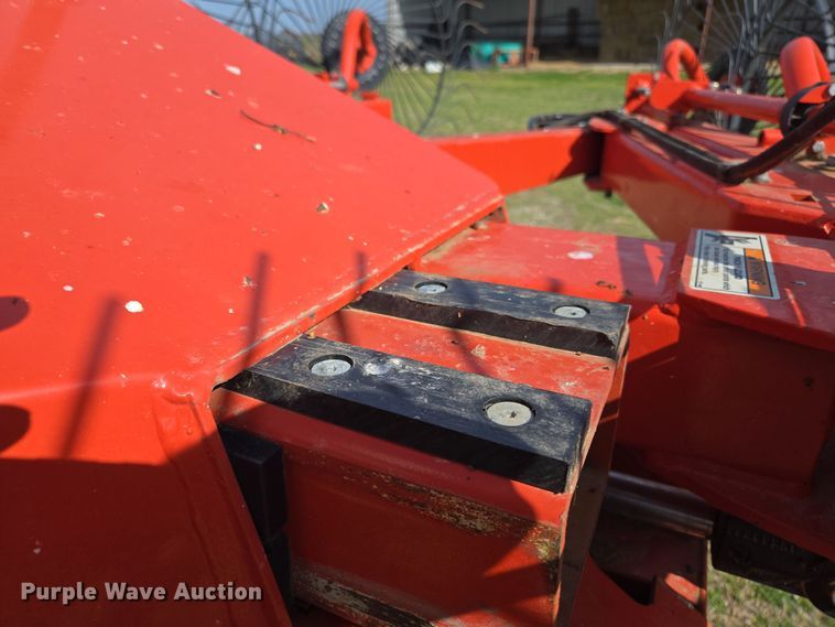 image for item EL5542 Kuhn SR300 hay rake