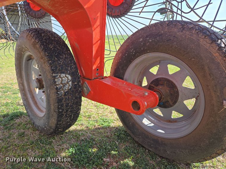 image for item EL5542 Kuhn SR300 hay rake