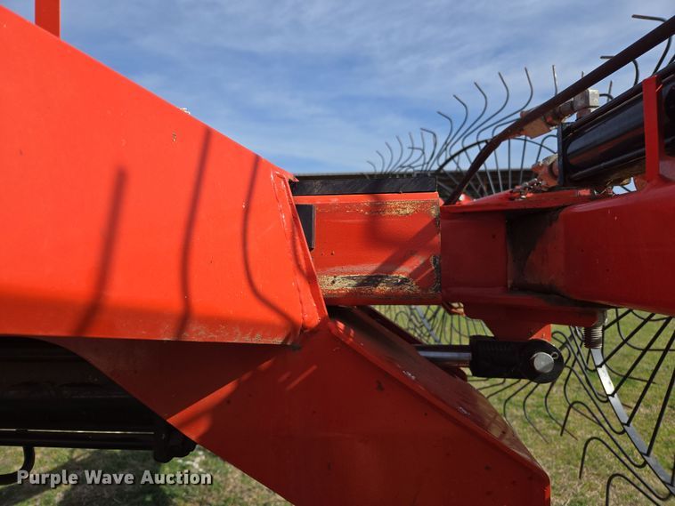 image for item EL5542 Kuhn SR300 hay rake