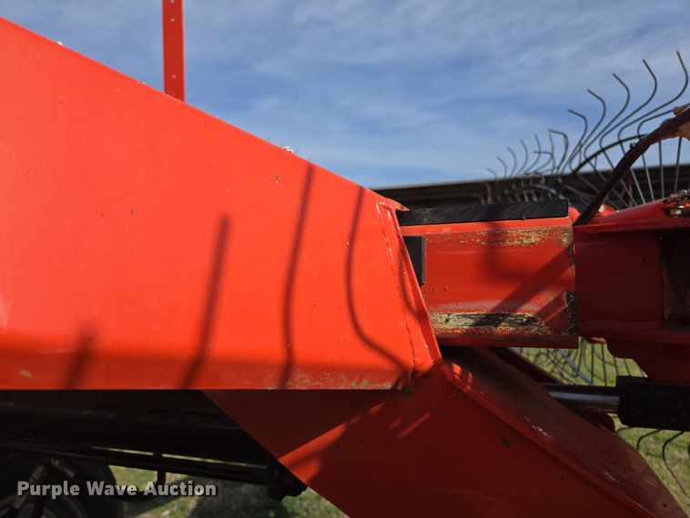 image for item EL5542 Kuhn SR300 hay rake