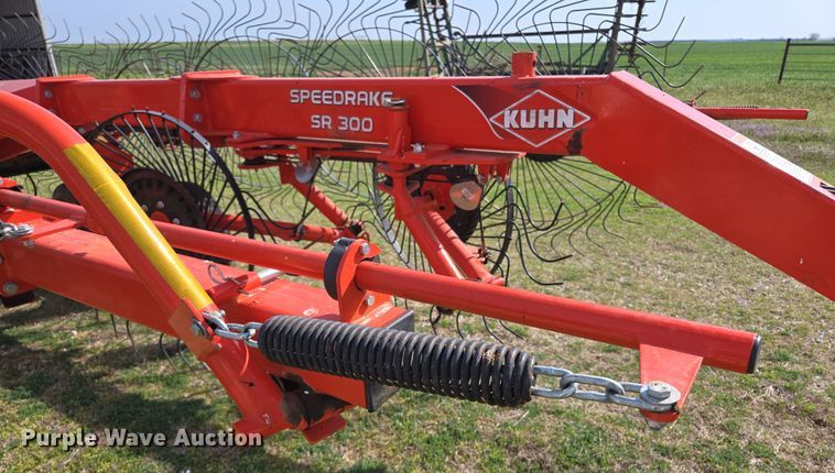 image for item EL5542 Kuhn SR300 hay rake