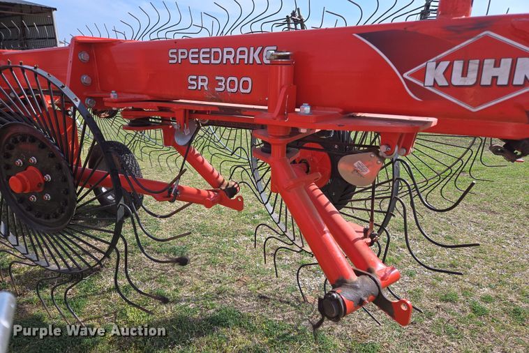 image for item EL5542 Kuhn SR300 hay rake