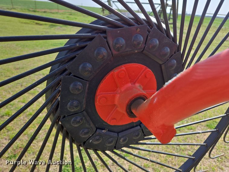 image for item EL5542 Kuhn SR300 hay rake