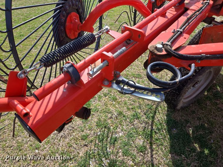 image for item EL5542 Kuhn SR300 hay rake