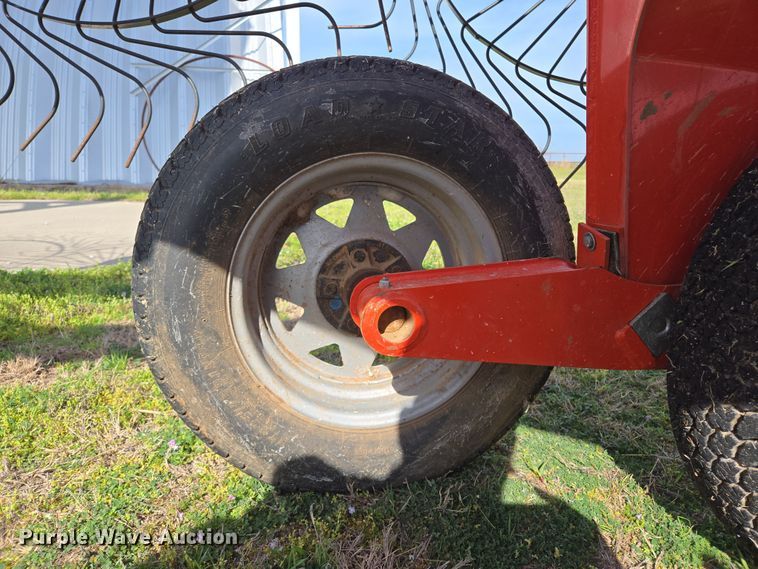 image for item EL5542 Kuhn SR300 hay rake
