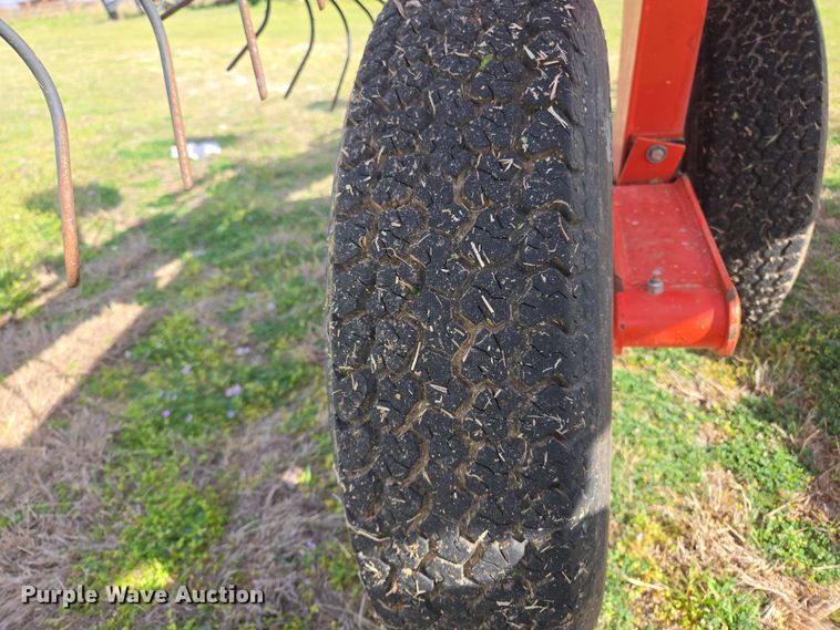 image for item EL5542 Kuhn SR300 hay rake